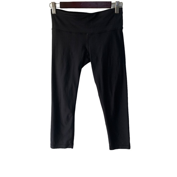 Lululemon Black Cropped 19” Capri Leggings
Women’s Size 4 Fitness Performance - Picture 1 of 6